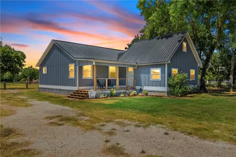 300 E 14th St, Thornton, TX 76687