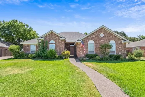 828 Eagles Nest Dr, Hewitt, TX 76643