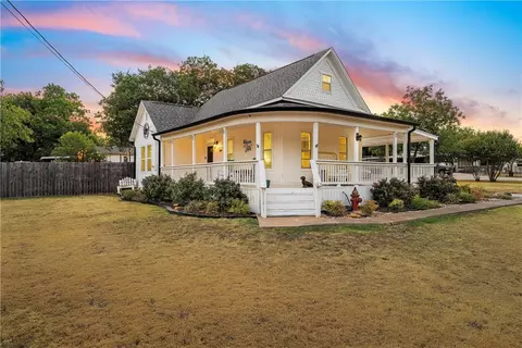 615 W 7th St, Crawford, TX 76638