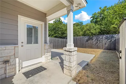 422 Spring St, Mcgregor, TX 76657 photo 12