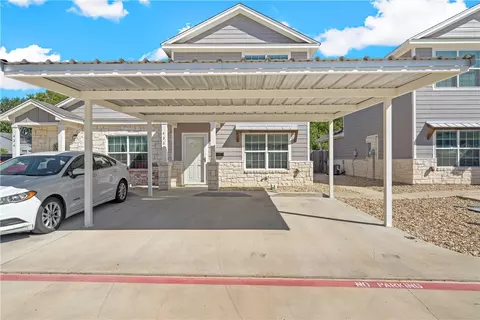 422 Spring St, Mcgregor, TX 76657 photo 2