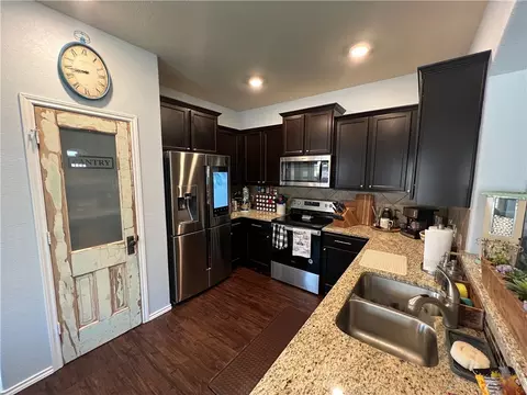 2920 Beutel Rd, Lorena, TX 76655 photo 2