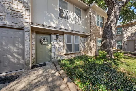 1343 S 11th St #4, Waco, TX 76706
