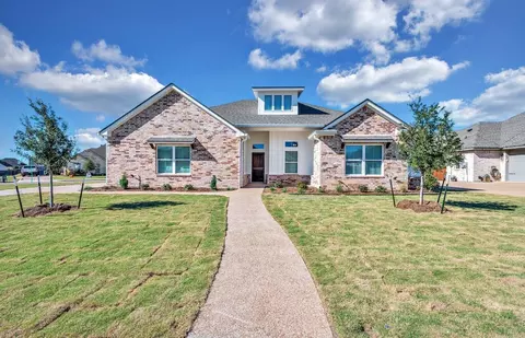 821 Gallant Fox Rd, Hewitt, TX 76643