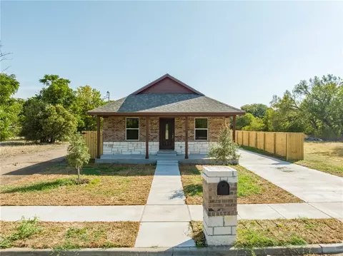 2808 S 8th St, Waco, TX 76706