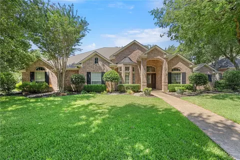 339 Elm Grove Cir, Mcgregor, TX 76657