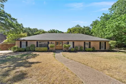 8233 Mosswood Dr, Woodway, TX 76712