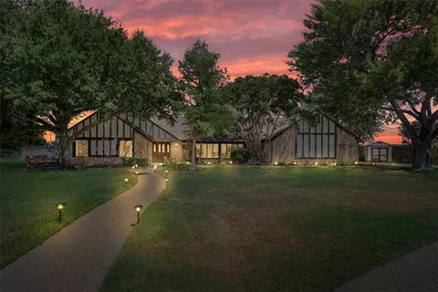 1313 Woodland West Dr, Woodway, TX 76712