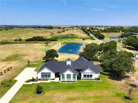 128 Bold Springs Ct, West, TX 76691