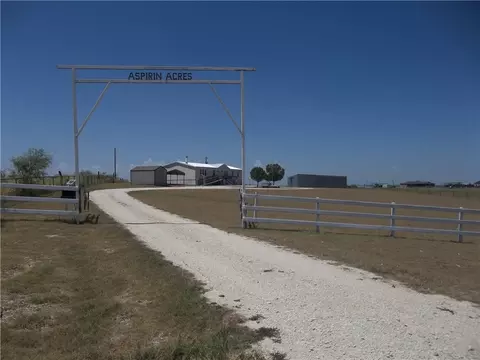 103 County Road 412b, Lott, TX 76656