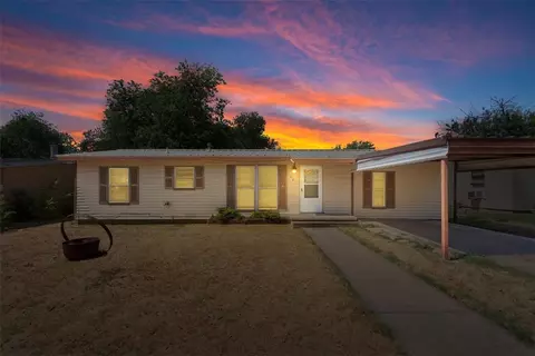 1021 S Harrison St, Mcgregor, TX 76657