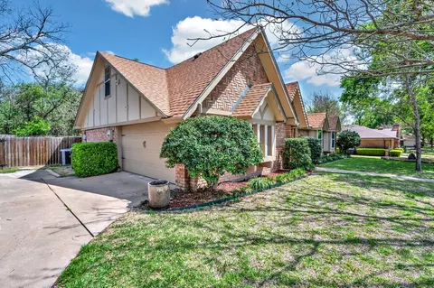 2809 Chimney Hill Dr, Waco, TX 76708 photo 2