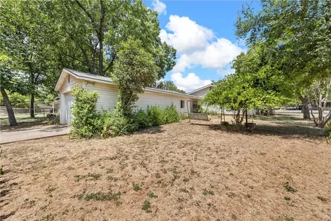 509 Washington St, Mcgregor, TX 76657 photo 14