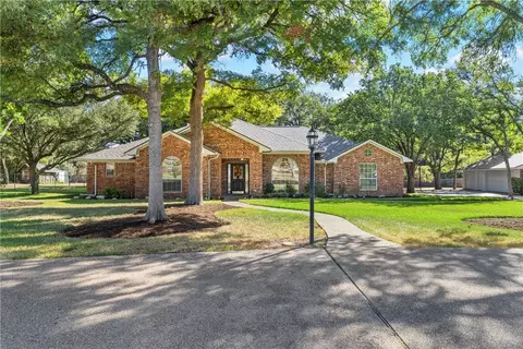 106 Oak Run Cir, Crawford, TX 76638