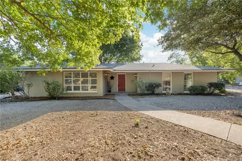 2101 Collins Dr, Waco, TX 76710