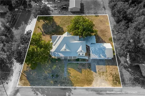 602 E Hackberry, Lott, TX 76656 photo 5