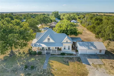 602 E Hackberry, Lott, TX 76656 photo 4