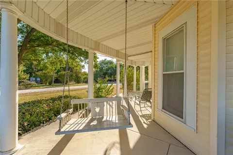 602 E Hackberry, Lott, TX 76656 photo 7