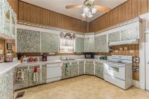 602 E Hackberry, Lott, TX 76656 photo 13