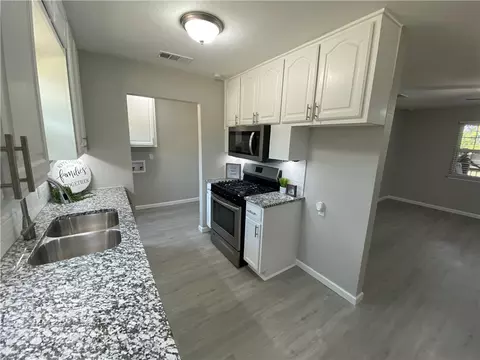 211 Pullen St, Mcgregor, TX 76657 photo 6