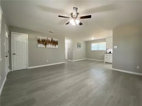 211 Pullen St, Mcgregor, TX 76657 photo 12