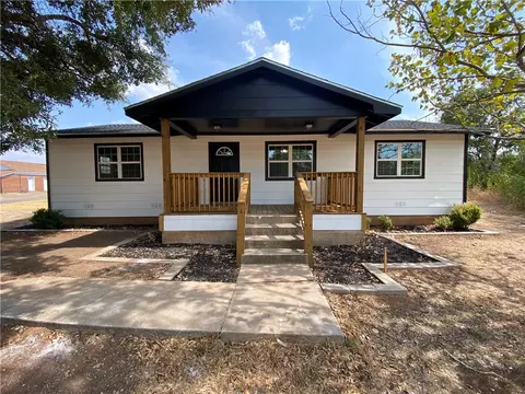 211 Pullen St, Mcgregor, TX 76657