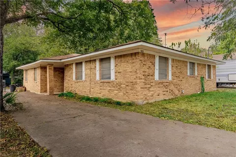 925 Elm St, Hillsboro, TX 76645