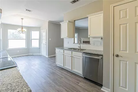 721 Pebble Creek Dr, Hewitt, TX 76643 photo 7