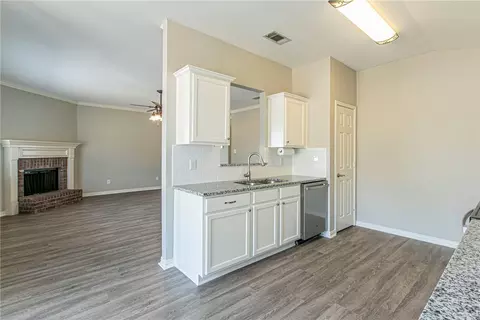721 Pebble Creek Dr, Hewitt, TX 76643 photo 6