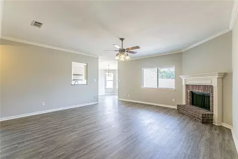 721 Pebble Creek Dr, Hewitt, TX 76643 photo 4