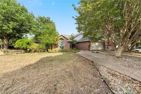 322 Station Creek Dr, Waco, TX 76708 photo 2