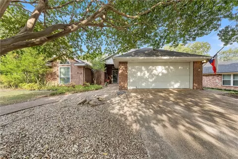 322 Station Creek Dr, Waco, TX 76708