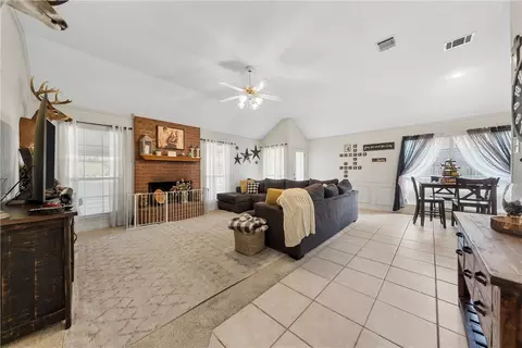 322 Station Creek Dr, Waco, TX 76708 photo 3