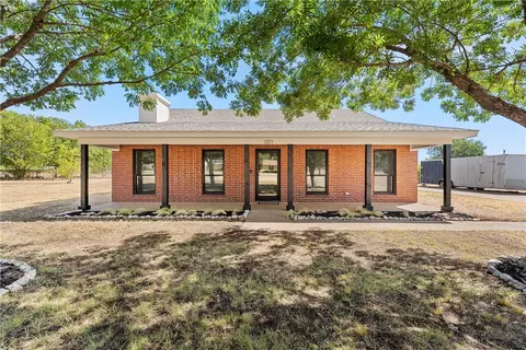301 Quail Hollow Ln, Woodway, TX 76712