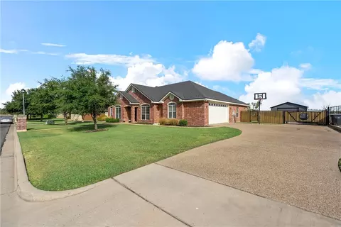 5709 Plantation Dr, Waco, TX 76708 photo 2