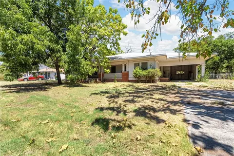 909 Capps St, Marlin, TX 76661