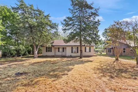 107 Hilltop St, Riesel, TX 76682