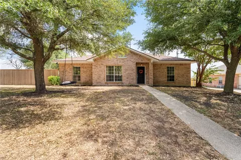 201 Keswick Dr, Hewitt, TX 76643
