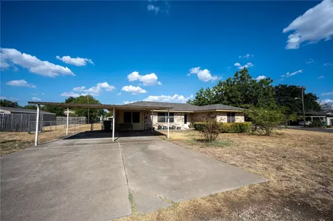 1010 Lincoln St, Mcgregor, TX 76657