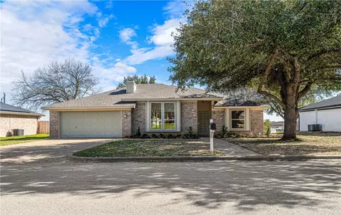 720 Seminole Trl, Hewitt, TX 76643