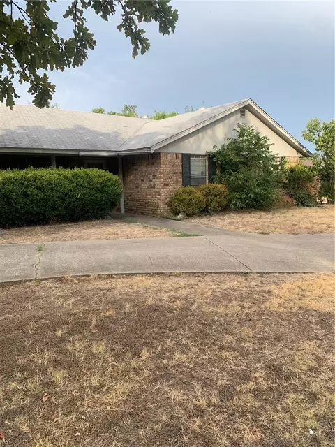 618 Santa Fe Dr, Woodway, TX 76712