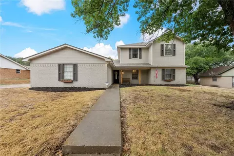 216 Hillside Dr, Hewitt, TX 76643