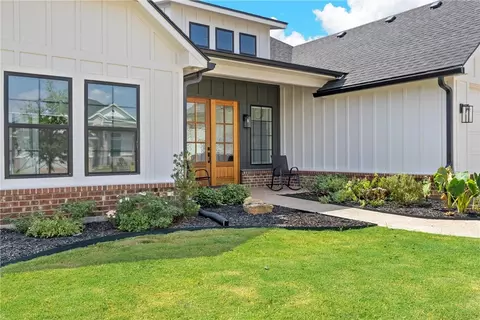 10008 Braided Briar Ln, Woodway, TX 76712