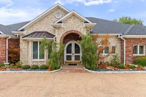 7225 Viking Dr, Waco, TX 76710