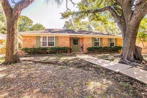 2325 Lake Air Dr, Waco, TX 76710