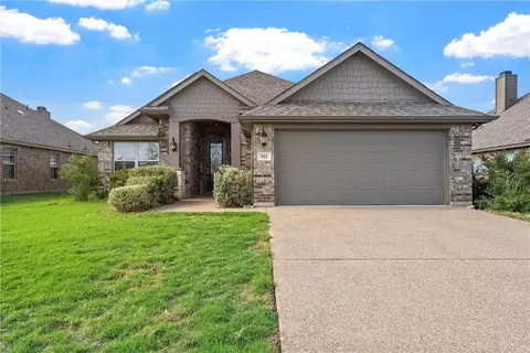 912 Edinburgh Dr, Mcgregor, TX 76657