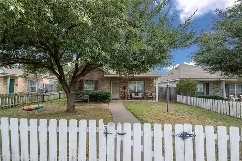 805 N 15th St, Waco, TX 76707