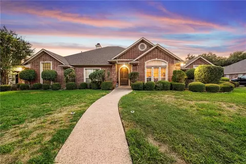 221 Appaloosa Trl, Woodway, TX 76712