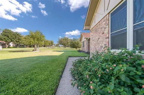 5420 Tracey Dr, Waco, TX 76708 photo 3