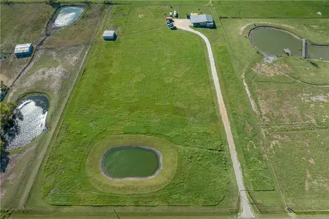 405 Grellhesl Rd, West, TX 76691